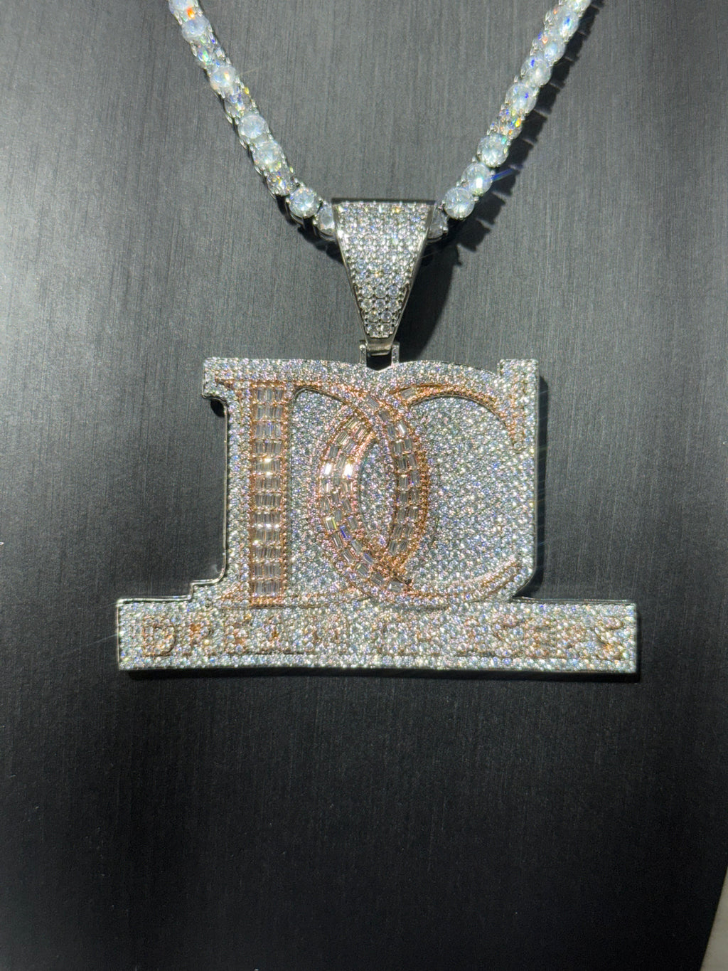 DREAM CHASER Pendant